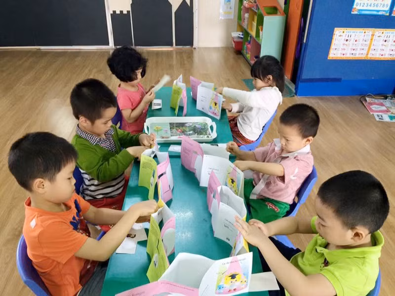 Ở lứa tuổi mầm non, việc phát triển tư duy khoa học là điều vô cùng cần thiết Ở lứa tuổi mầm non, việc phát triển tư duy khoa học là điều vô cùng cần thiết
