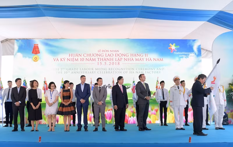Nghi thức đón nhận Huân chương Lao động hạng Nhì