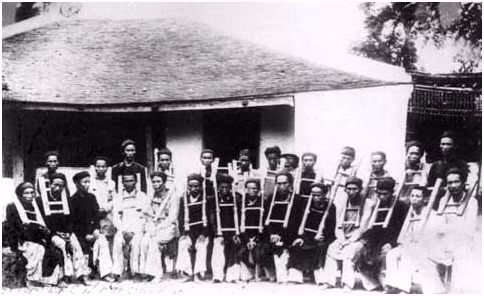 Những người tham gia kháng thuế năm 1908 (Ảnh: nghiencuulichsu.com)