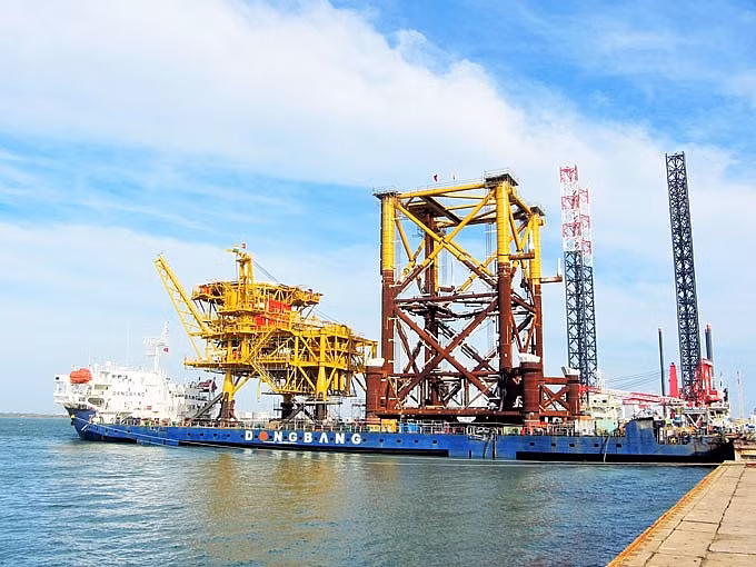 Khối thượng tầng và chân đế giàn B12-13 (1 trong 5 giàn của Dự án Daman) đã hạ thủy thành công tại Công trường PTSC M&C và bàn giao cho Chủ đầu tư ONGC. Khối thượng tầng và chân đế giàn B12-13 (1 trong 5 giàn của Dự án Daman) đã hạ thủy thành công tại Công trường PTSC M&C và bàn giao cho Chủ đầu tư ONGC.