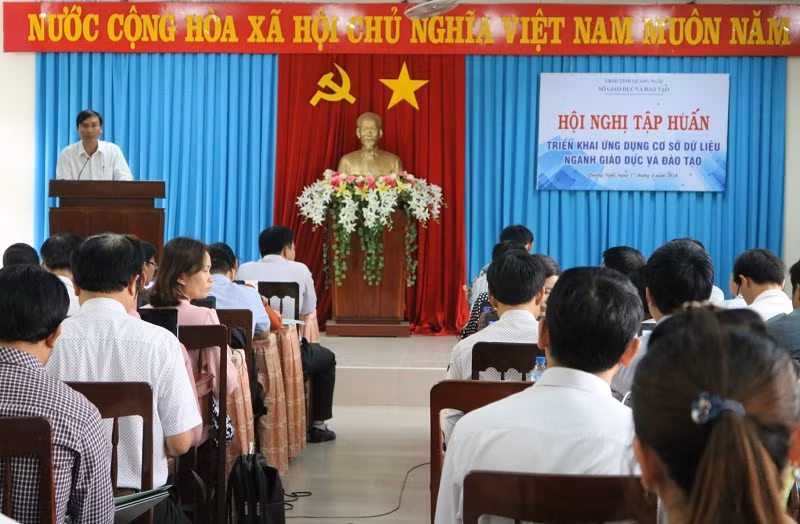 Quang cảnh Hội nghị tập huấn triển khai ứng dựng cơ sở dữ liệu ngành giáo dục và đào tạo tại Quảng Ngãi.