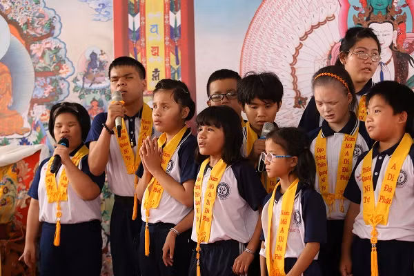 Tiết mục văn nghệ của các em nhỏ khiếm thính Tiết mục văn nghệ của các em nhỏ khiếm thính
