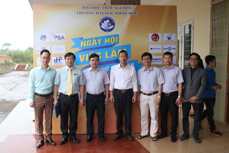 Ngày hội tư vấn việc làm diễn ra tại Trường Đại học Khoa học (Đại học Thái Nguyên)