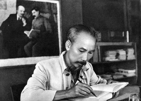 Tư tưởng nhân đạo của Hồ Chủ tịch là nhân đạo với tất cả mọi người, trừ những loài sâu mọt đục khoét đất nước, làm suy giảm niềm tin của dân vào thể chế. Ảnh đăng trên hagiangtv.vn