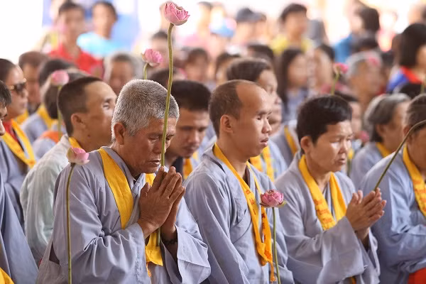 Cộng đồng người khiếm thị Bình Dương về chùa Thiên Quang dự lễ Cộng đồng người khiếm thị Bình Dương về chùa Thiên Quang dự lễ