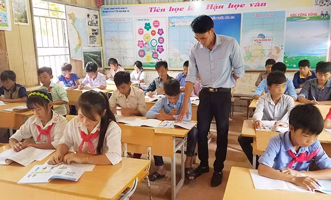 Giáo viên nên có cách ứng xử khéo léo hơn để tránh những sự cố trong giảng dạy. (Ảnh minh hoạ: Báo Nhân dân) Giáo viên nên có cách ứng xử khéo léo hơn để tránh những sự cố trong giảng dạy. (Ảnh minh hoạ: Báo Nhân dân)