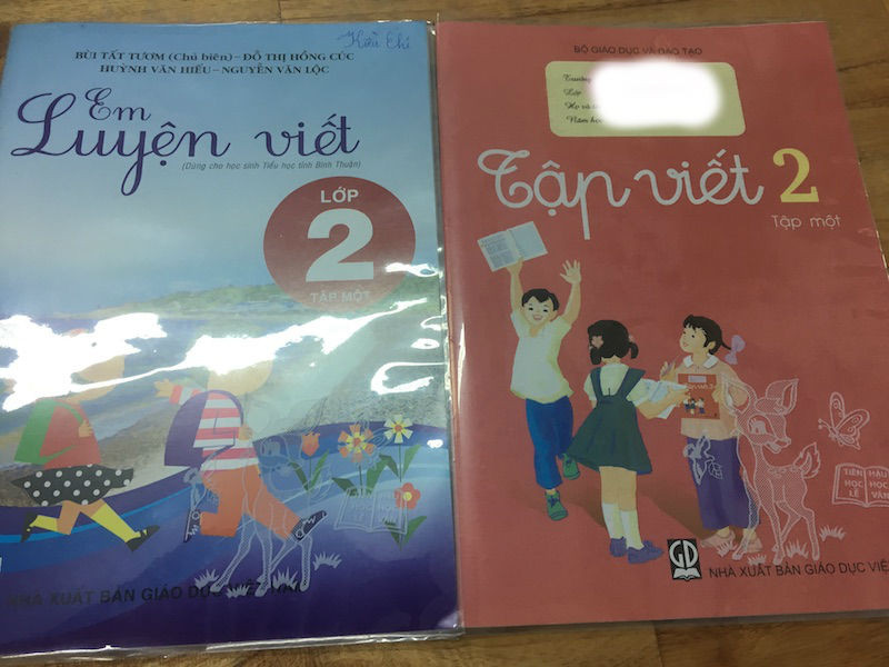 Hai loại vở tập viết mà học sinh Bình Thuận đang sử dụng. Hai loại vở tập viết mà học sinh Bình Thuận đang sử dụng.