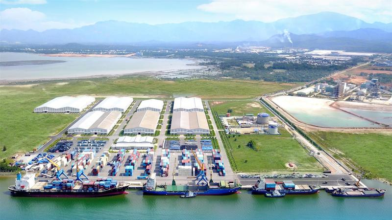 Cảng Chu Lai ngày càng được mở rộng để đạt mục tiêu trở thành Trung tâm logistics của vùng kinh tế trọng điểm miền Trung – Tây Nguyên. Cảng Chu Lai ngày càng được mở rộng để đạt mục tiêu trở thành Trung tâm logistics của vùng kinh tế trọng điểm miền Trung – Tây Nguyên.