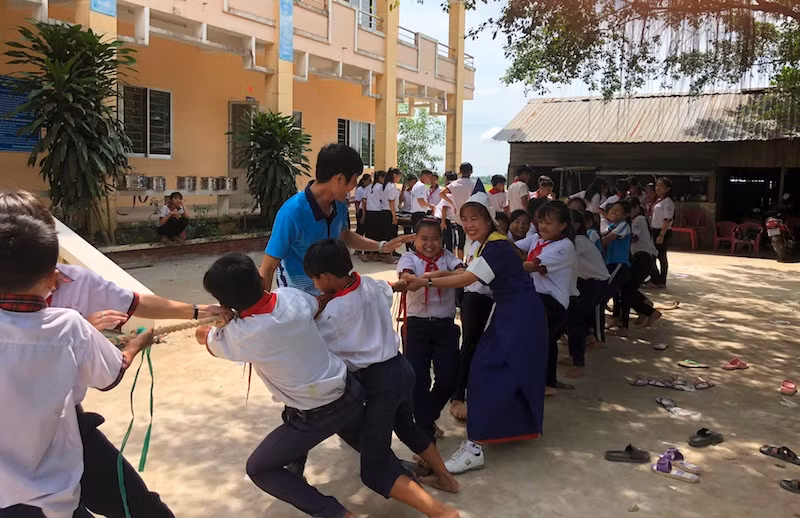 Các em hào hứng trong buổi giao lưu Chơi mà Học của Sữa Cô Gái Hà Lan Các em hào hứng trong buổi giao lưu Chơi mà Học của Sữa Cô Gái Hà Lan