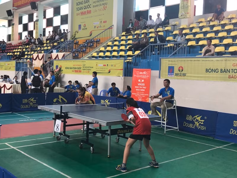 Các trận đấu sôi nổi tại lễ khai mạc.