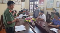 Con bị điểm rơi vào đầu, quan ông không biết, quan bà chả lẽ cùng cảnh ngộ? ảnh 4