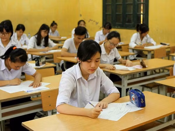 Thí sinh Hà Nội dự thi vào lớp 10. (Ảnh: Quý Trung/TTXVN) Thí sinh Hà Nội dự thi vào lớp 10. (Ảnh: Quý Trung/TTXVN)