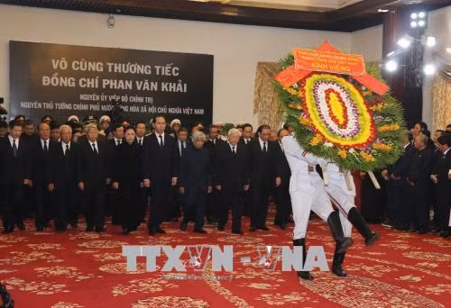Đoàn lãnh đạo Đảng, Nhà nước đến viếng nguyên Thủ tướng Phan Văn Khải tại Thành phố Hồ Chí Minh. Ảnh: Trí Dũng/TTXVN. Đoàn lãnh đạo Đảng, Nhà nước đến viếng nguyên Thủ tướng Phan Văn Khải tại Thành phố Hồ Chí Minh. Ảnh: Trí Dũng/TTXVN.