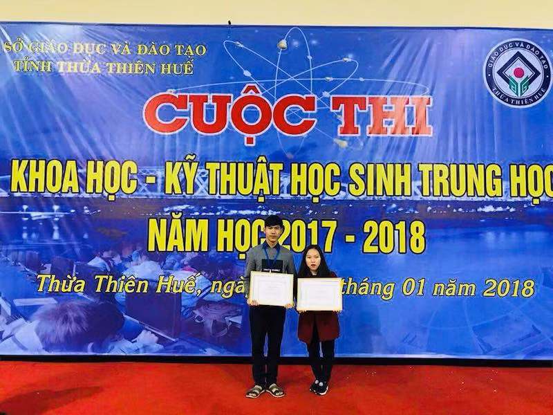 Lê Khôi Anh và Đỗ Hoàng Thế Phúc tham gia cuộc thi khoa học kỹ thuật học sinh trung học
