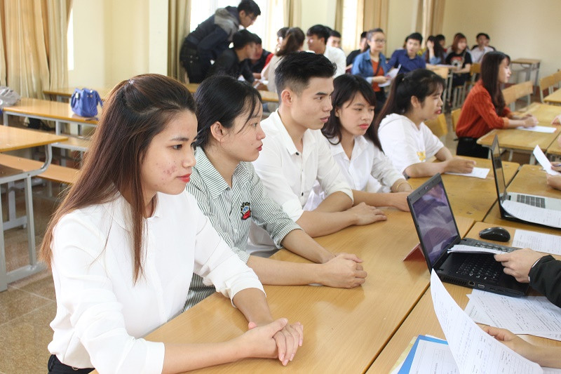 Sinh viên tự tin trả lời phỏng vấn của nhà tuyển dụng
