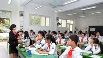 Nhiều giáo viên sợ nhận mức hoàn thành xuất sắc nhiệm vụ vì phải làm sáng kiến kinh nghiệm. Ảnh: TTXVN