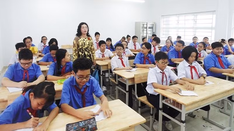 Giáo viên hiện nay đang chịu quá nhiều áp lực. (Ảnh minh họa: sggp.org.vn). Giáo viên hiện nay đang chịu quá nhiều áp lực. (Ảnh minh họa: sggp.org.vn).