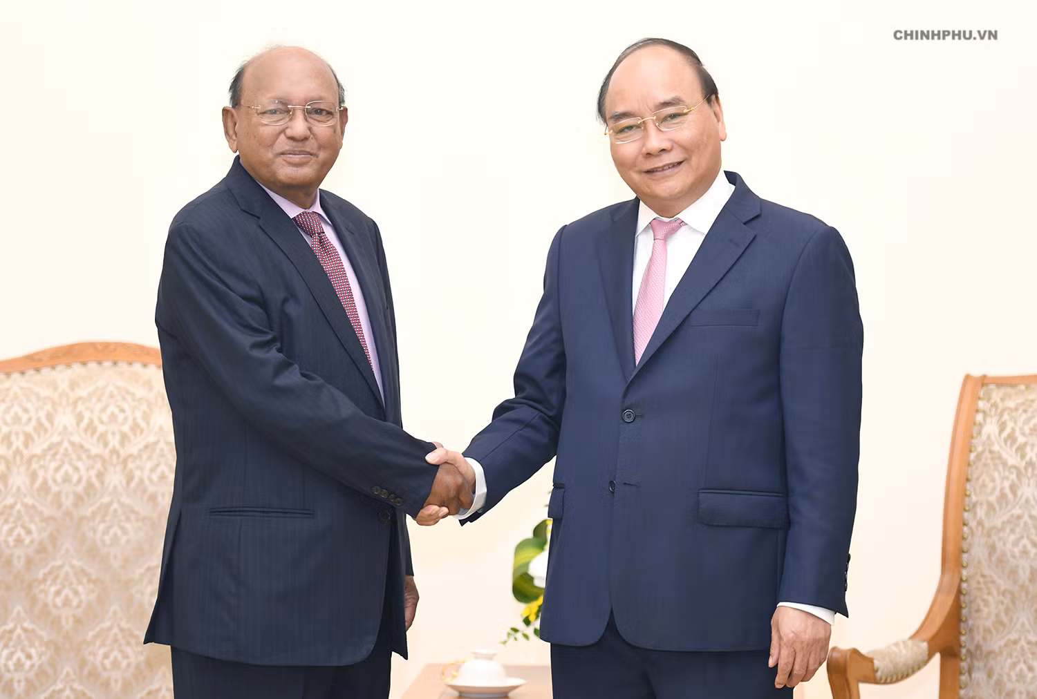 Thủ tướng Nguyễn Xuân Phúc tiếp Bộ trưởng Thương mại Bangladesh, ông Tofail Ahmed. Ảnh: VGP/Quang Hiếu