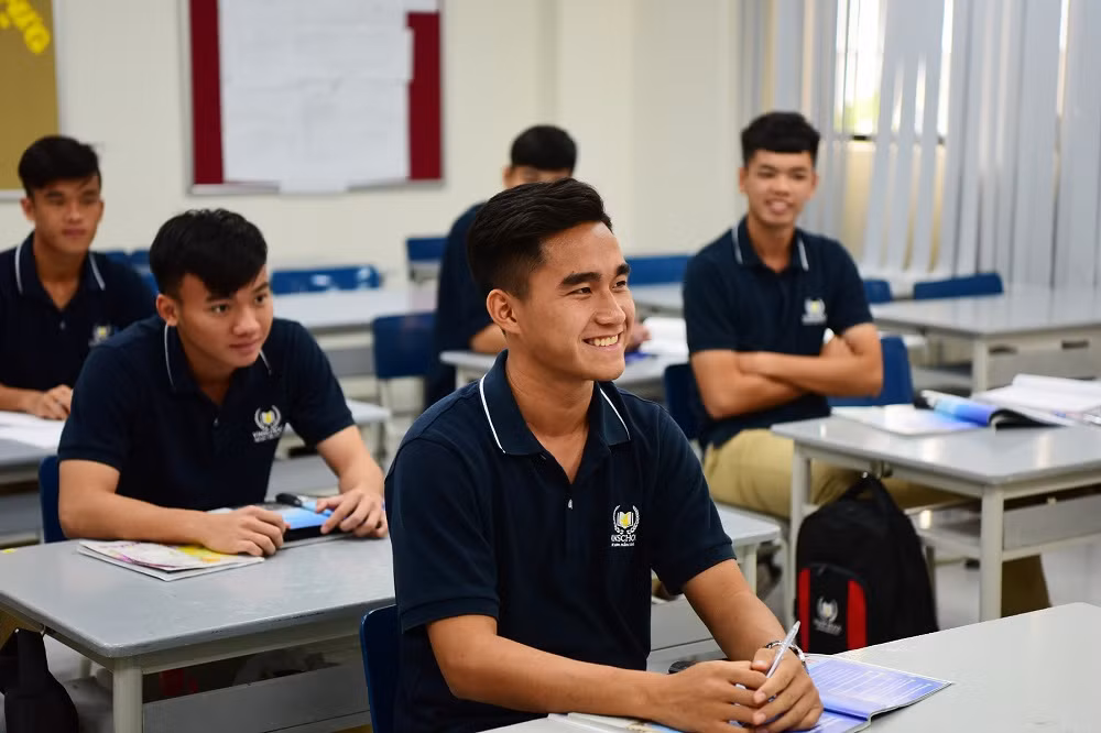 Học viên PVF được học văn hóa tại Trường phổ thông liên cấp Vinschool, được rèn luyện và sinh hoạt ở môi trường hiện đại, đẳng cấp. Học viên PVF được học văn hóa tại Trường phổ thông liên cấp Vinschool, được rèn luyện và sinh hoạt ở môi trường hiện đại, đẳng cấp.