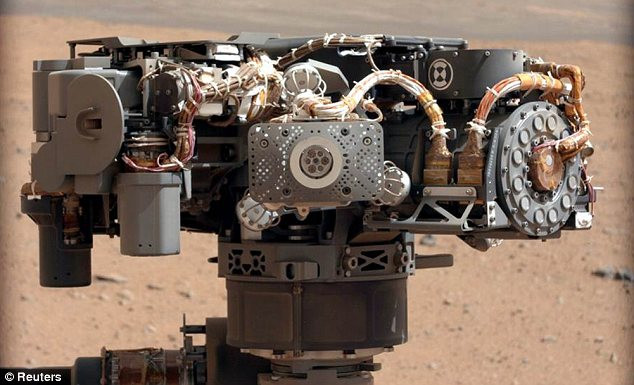 Đây là máy đo quang phổ tia X hạt Alphal của Curiosity, một trong những thiết bị được sử dụng để chụp lại quang cảnh trên sao Hỏa. Đây là máy đo quang phổ tia X hạt Alphal của Curiosity, một trong những thiết bị được sử dụng để chụp lại quang cảnh trên sao Hỏa.