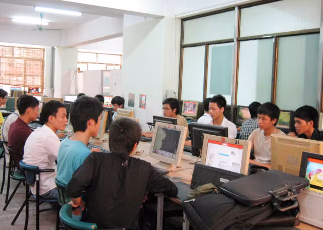 Phòng máy tính sinh viên Phòng máy tính sinh viên