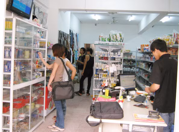 Gian hàng sinh viên như một siêu thị mini Gian hàng sinh viên như một siêu thị mini