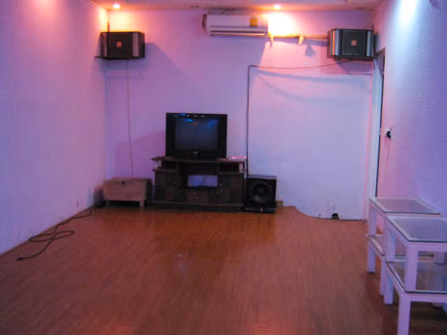 Phòng Karaoke trong phòng khách Phòng Karaoke trong phòng khách