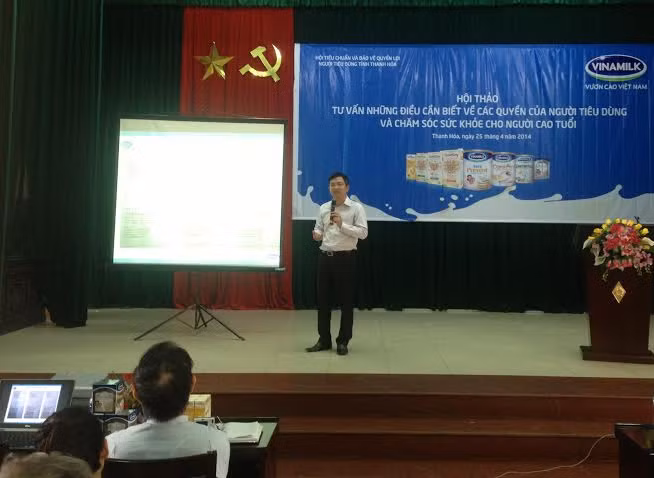Ông Mai Thanh Việt – Giám Đốc Marketing ngành hàng sữa bột (Vinamilk) chia sẻ những thông tin hữu ích của các sản phẩm dinh dưỡng dành cho người cao tuổi. Ông Mai Thanh Việt – Giám Đốc Marketing ngành hàng sữa bột (Vinamilk) chia sẻ những thông tin hữu ích của các sản phẩm dinh dưỡng dành cho người cao tuổi.