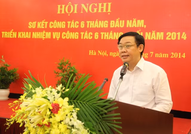 Ông Vương Đình Huệ - Ủy viên Trung ương Đảng, Trưởng Ban Kinh tế Trung ương bày tỏ sự cảm ơn chân thành và sâu sắc tới Thường trực Ban Bí thư Lê Hồng Anh đã đến dự và phát biểu chỉ đạo Hội nghị.