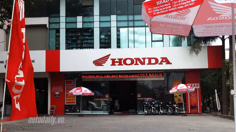 Đa phần các cửa hàng xe máy đều vắng bóng khách hàng trong những ngày đầu năm này Đa phần các cửa hàng xe máy đều vắng bóng khách hàng trong những ngày đầu năm này