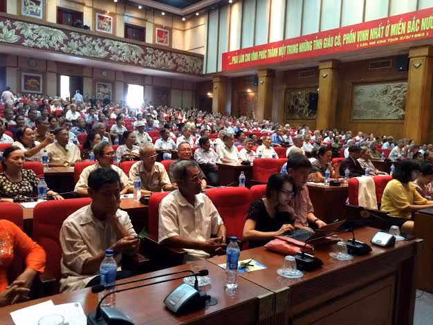 Hơn 1.500 người cao tuổi tại các tỉnh đã đến tham dự chương trình chăm sóc sức khỏe cho người cao tuổi do Vinamilk tổ chức. Hơn 1.500 người cao tuổi tại các tỉnh đã đến tham dự chương trình chăm sóc sức khỏe cho người cao tuổi do Vinamilk tổ chức.