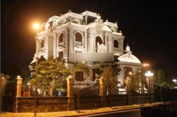 Lâu đài của một đại gia ở Hải Phòng. Lâu đài của một đại gia ở Hải Phòng.