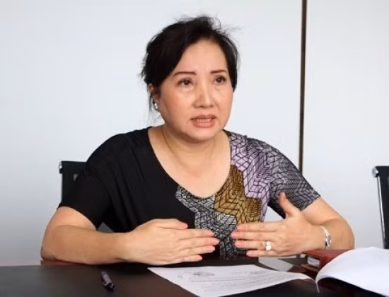 Bà Loan cho rằng việc UBND TPHCM chậm trễ giải quyết hồ sơ chuyển đổi đã khiến bà phải trả lãi ngân hàng mỗi ngày 200 triệu đồng Bà Loan cho rằng việc UBND TPHCM chậm trễ giải quyết hồ sơ chuyển đổi đã khiến bà phải trả lãi ngân hàng mỗi ngày 200 triệu đồng