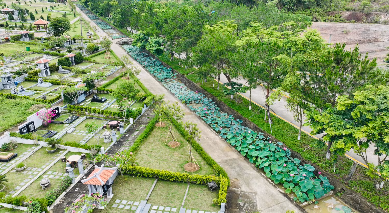 Một góc Công viên Tâm linh Lạc Hồng Viên. Ảnh: N.Quỳnh