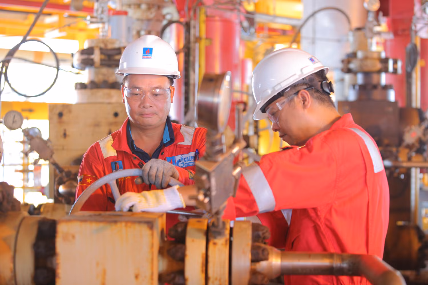Người lao động Dầu khí trên các công trình biển Người lao động Dầu khí trên các công trình biển