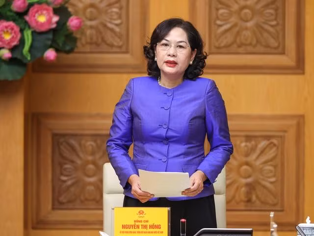 Thống đốc Ngân hàng Nhà nước Nguyễn Thị Hồng bày tỏ cảm ơn các ngân hàng thương mại đã luôn thể hiện trách nhiệm xã hội, có nhiều đóng góp cho công tác phòng chống dịch bệnh COVID-19. Ảnh VGP/Nhật Bắc