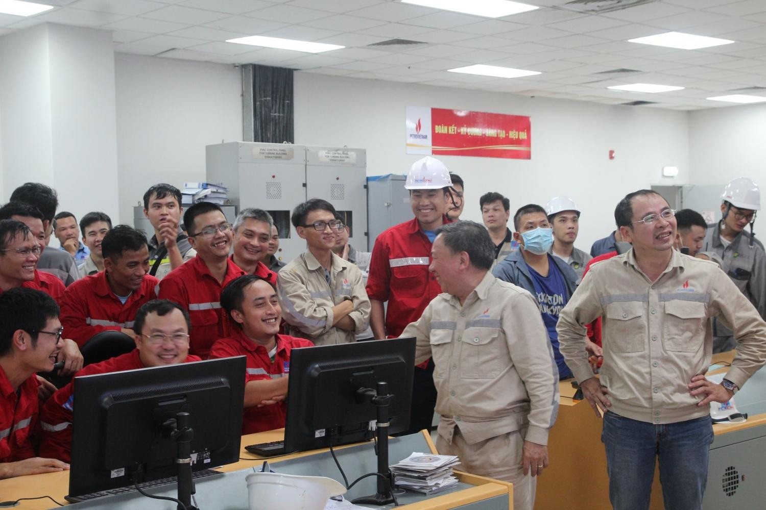 Vào lúc 23h 35 phút ngày 07/10/2022, Tổ máy số 2 của Nhà máy Nhiệt điện Thái Bình 2 đã hòa lưới điện lần đầu bằng dầu thành công