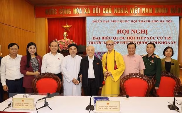 Tổng Bí thư Nguyễn Phú Trọng cùng các đại biểu Quốc hội Đơn vị bầu cử số 1 tiếp xúc cử tri tại quận Hai Bà Trưng. (Ảnh: Trí Dũng/TTXVN) Tổng Bí thư Nguyễn Phú Trọng cùng các đại biểu Quốc hội Đơn vị bầu cử số 1 tiếp xúc cử tri tại quận Hai Bà Trưng. (Ảnh: Trí Dũng/TTXVN)