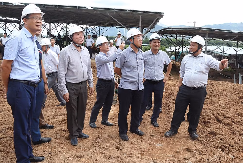 Đoàn công tác của EVNNPT kiểm tra và động viên lực lượng thi công dự án vào ngày 20/9/2022