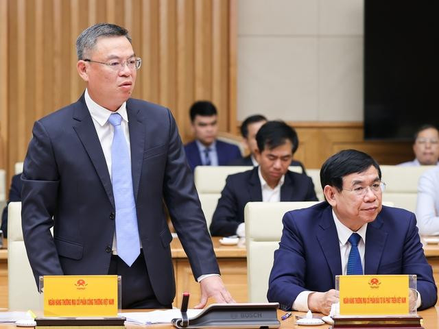 Đại diện các ngân hàng đánh giá công tác điều hành của Chính phủ và Ngân hàng Nhà nước đã giúp ngành ngân hàng đã thực hiện rất tốt, đồng thời 2 nhiệm vụ: Vừa kiểm soát lạm phát, ổn định kinh tế vĩ mô; vừa cung cấp vốn tín dụng hỗ trợ nền kinh tế. Ảnh: VGP/Nhật Bắc Đại diện các ngân hàng đánh giá công tác điều hành của Chính phủ và Ngân hàng Nhà nước đã giúp ngành ngân hàng đã thực hiện rất tốt, đồng thời 2 nhiệm vụ: Vừa kiểm soát lạm phát, ổn định kinh tế vĩ mô; vừa cung cấp vốn tín dụng hỗ trợ nền kinh tế. Ảnh: VGP/Nhật Bắc