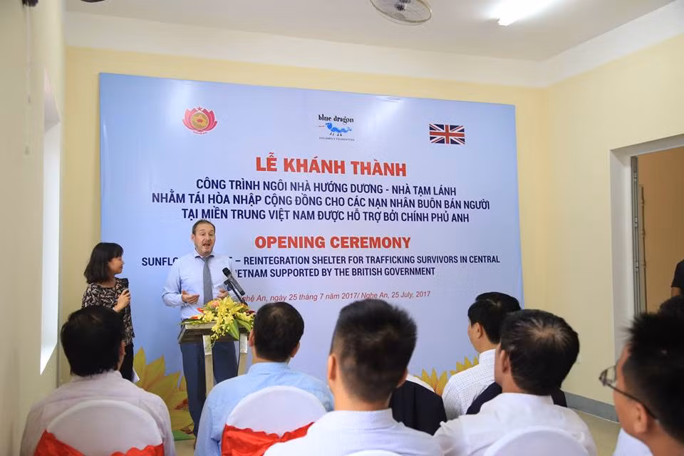 Ông Steph Lysaght – Đại biện lâm thời Đại sứ quán Vương quốc Anh và Bắc Ai-len tại Hà Nội phát biểu (Ảnh: Trung tâm cung cấp). Ông Steph Lysaght – Đại biện lâm thời Đại sứ quán Vương quốc Anh và Bắc Ai-len tại Hà Nội phát biểu (Ảnh: Trung tâm cung cấp).