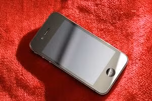 Màn hình Retina 3,5 inch độ phân giải 640x960pixel do LG sản xuất cho Apple iPhone 4/4S đi cùng với mặt kính Gorilla Glass chống xước được sử dụng lại trong thiết kế của HKPhone 4S-Retina. Màn hình Retina 3,5 inch độ phân giải 640x960pixel do LG sản xuất cho Apple iPhone 4/4S đi cùng với mặt kính Gorilla Glass chống xước được sử dụng lại trong thiết kế của HKPhone 4S-Retina.
