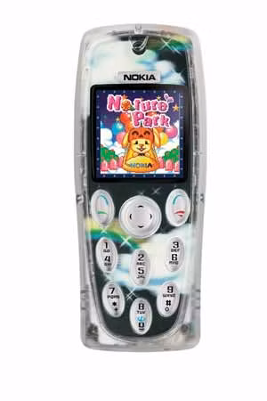 Nokia 3200: Ngoài những tính năng thoại, SMS… máy còn có một số tính năng như máy ảnh CIF, đèn pin, một radio FM, một cổng hồng ngoại nhắn tin đa phương tiện tích hợp đầy đủ văn bản, hình ảnh và clip âm thanh, hỗ trợ cho các mạng dữ liệu EDGE. Giá tham khảo 230. 000 VNĐ (Máy cũ)