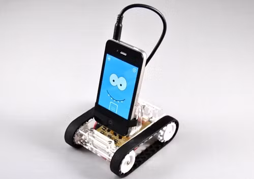 2. Xe điều khiển Romo: Romo gây ấn tượng khi sử dụng chính iPhone làm bộ não thông minh. Bạn phải cài đặt ứng dụng điều khiển cho thiết bị iOS, sau đó sử dụng máy tính bảng hoặc smartphone khác để chỉ huy. Hệ thống dễ dàng quan sát xung quanh nhờ camera, bám theo một vật thể có màu sắc nhất định...Giá bán: 149 USD (khoảng 3,2 triệu đồng) 2. Xe điều khiển Romo: Romo gây ấn tượng khi sử dụng chính iPhone làm bộ não thông minh. Bạn phải cài đặt ứng dụng điều khiển cho thiết bị iOS, sau đó sử dụng máy tính bảng hoặc smartphone khác để chỉ huy. Hệ thống dễ dàng quan sát xung quanh nhờ camera, bám theo một vật thể có màu sắc nhất định...Giá bán: 149 USD (khoảng 3,2 triệu đồng)