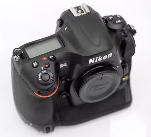 Nikon D4 (128 triệu đồng): D4 vẫn chưa được Canon ra mắt chính thức tại Việt Nam, nhưng máy đã đến tay một số người dùng. Đây là chiếc DSRL có giá cao nhất xuất hiện đầu năm nay. Nikon D4 (128 triệu đồng): D4 vẫn chưa được Canon ra mắt chính thức tại Việt Nam, nhưng máy đã đến tay một số người dùng. Đây là chiếc DSRL có giá cao nhất xuất hiện đầu năm nay.