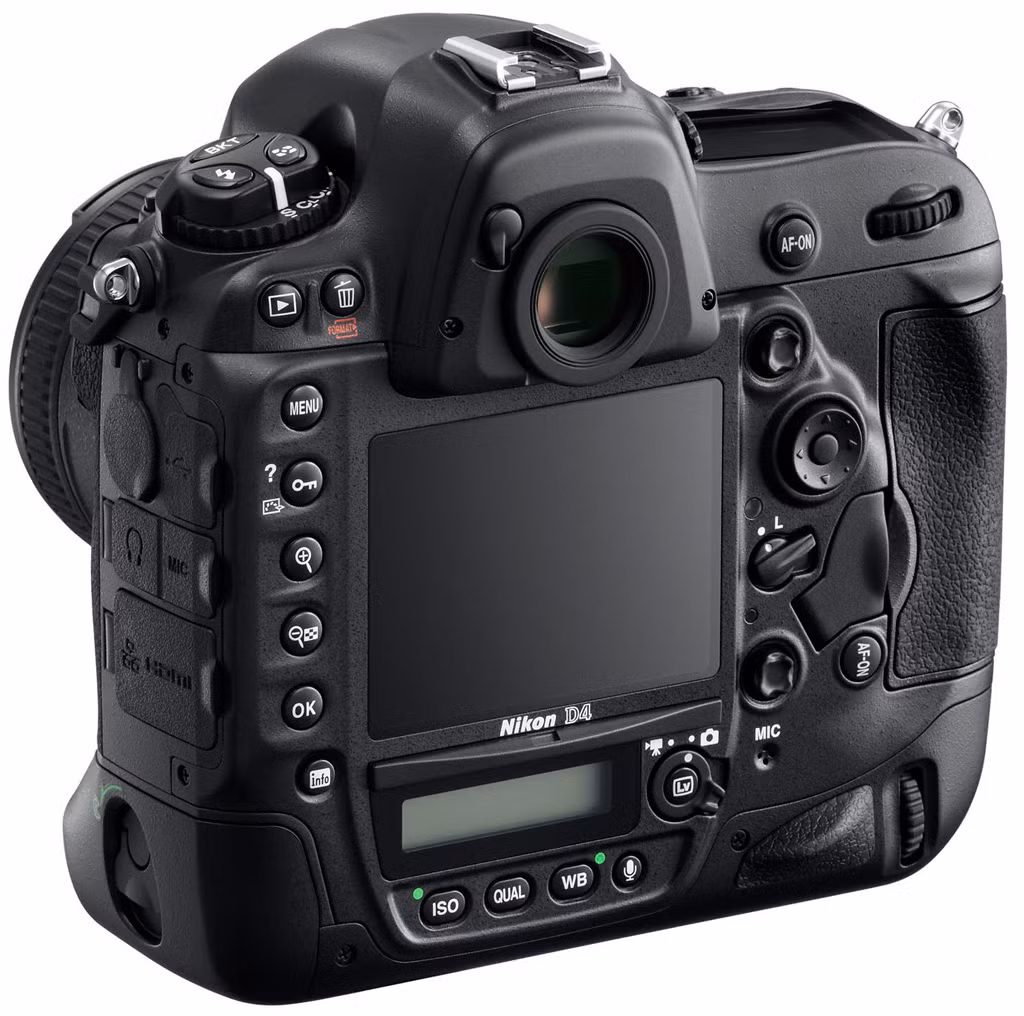 Phiên bản nối tiếp chiếc D3 sở hữu cảm biến full-frame FX 16,2 megapixel, cho phép đẩy ISO lên 204.800, quay phim HD. Máy hỗ trợ hai khe cắm thẻ nhớ, trong đó có định dạng tốc độ cao XQD. Phiên bản nối tiếp chiếc D3 sở hữu cảm biến full-frame FX 16,2 megapixel, cho phép đẩy ISO lên 204.800, quay phim HD. Máy hỗ trợ hai khe cắm thẻ nhớ, trong đó có định dạng tốc độ cao XQD.