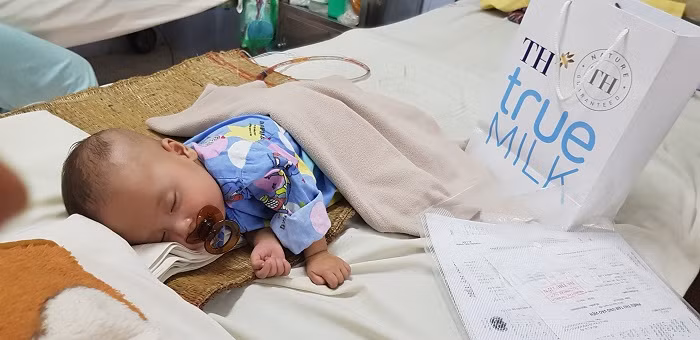Bé Hoàng Long đã tăng 1kg sau mổ tim, da hồng hào hơn. Bé Hoàng Long đã tăng 1kg sau mổ tim, da hồng hào hơn.