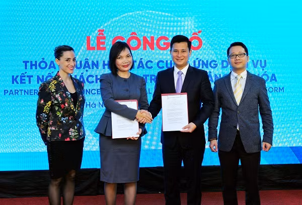Đại diện VietinBank và Opportunity Network trao thỏa thuận hợp tác. Đại diện VietinBank và Opportunity Network trao thỏa thuận hợp tác.