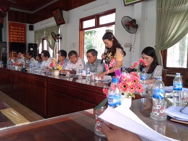Sở Giáo dục Quảng Ngãi làm với huyện Lý Sơn về công tác phát triển giáo dục năm 2014 (Ảnh: tác giả cung cấp). Sở Giáo dục Quảng Ngãi làm với huyện Lý Sơn về công tác phát triển giáo dục năm 2014 (Ảnh: tác giả cung cấp).