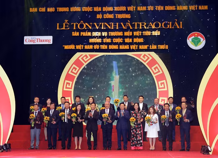 VietinBank là ngân hàng duy nhất trong Top 10 DN có dịch vụ thương hiệu Việt xuất sắc.